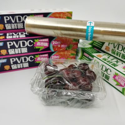 Los altos PVDC de la barrera se aferran el carrete de película fácil del abrigo del estiramiento de la comida de la fijación de envoltorio BPA libre